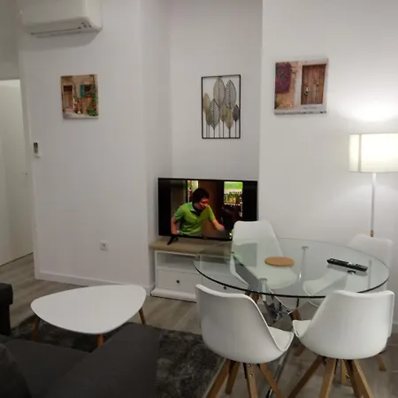 Center Aparthotel 2*